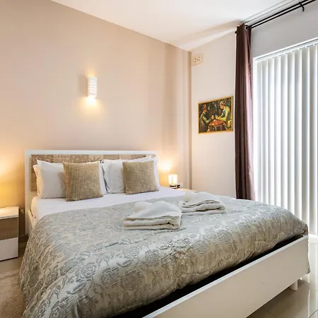 Designer, Fully Equipped Apt, Just Off Tower Road By 360 Estates Lägenhet Sliema