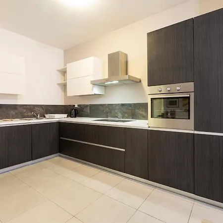 Designer, Fully Equipped Apt, Just Off Tower Road By 360 Estates Sliema