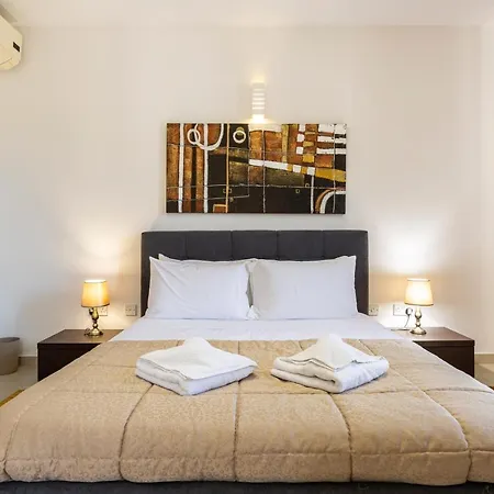 Designer, Fully Equipped Apt, Just Off Tower Road By 360 Estates Apartment *