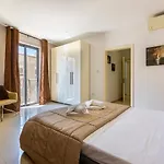 Designer, Fully Equipped Apt, Just Off Tower Road By 360 Estates Appartement *