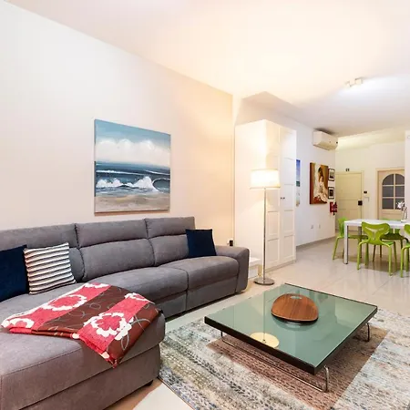 Апартаменты Designer, Fully Equipped Apt, Just Off Tower Road By 360 Estates Слима