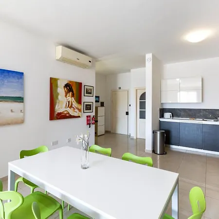 Designer, Fully Equipped Apt, Just Off Tower Road By 360 Estates