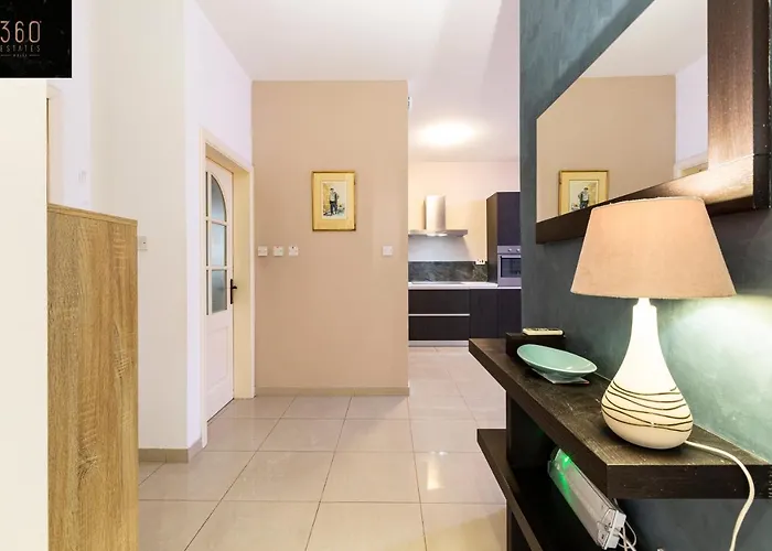 Designer, Fully Equipped Apt, Just Off Tower Road By 360 Estates Apartamento