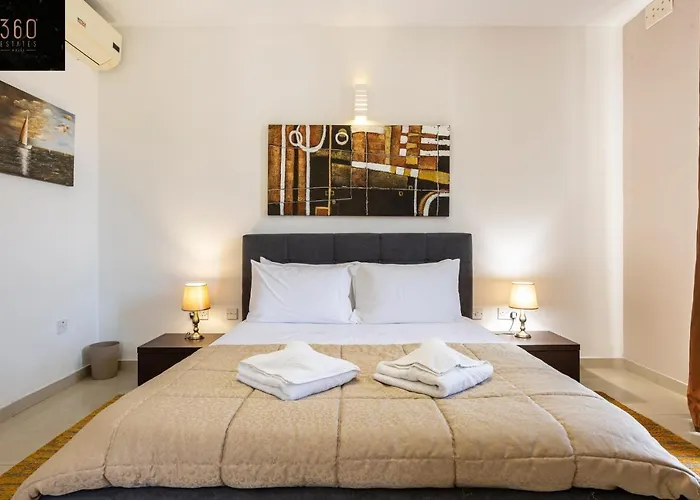 Designer, Fully Equipped Apt, Just Off Tower Road By 360 Estates Apartamento *