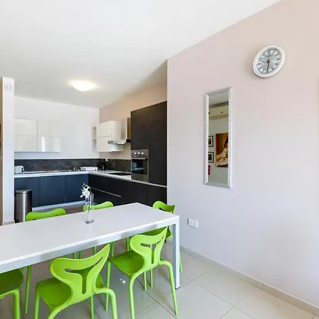 Apartment Designer, Fully Equipped Apt, Just Off Tower Road By 360 Estates Sliema